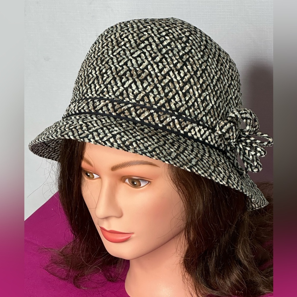 Vintage  Cloche Adora hat in excellent condition one size